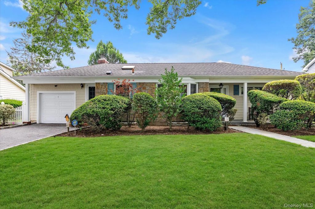 38 Yale Street, Garden City