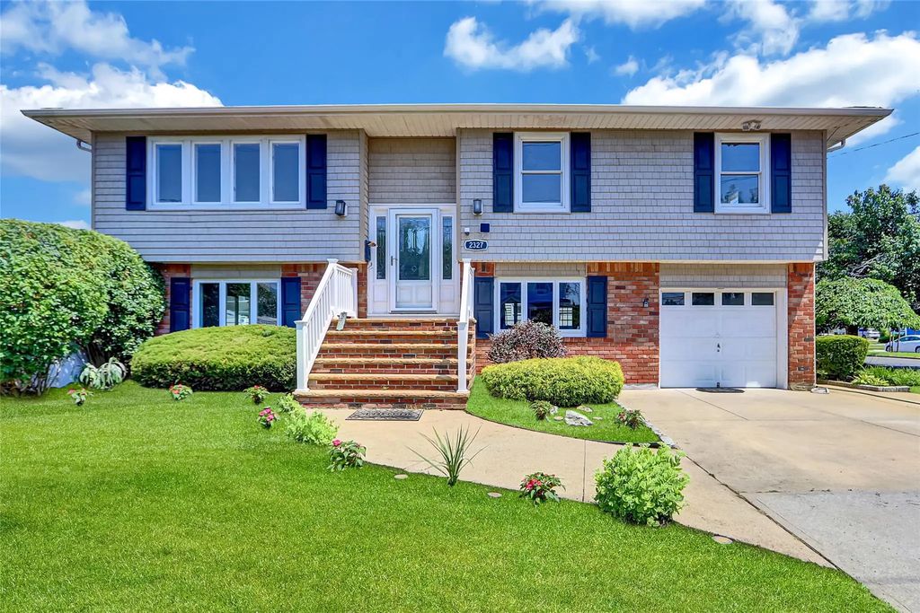2327 Mattituck Avenue, Seaford