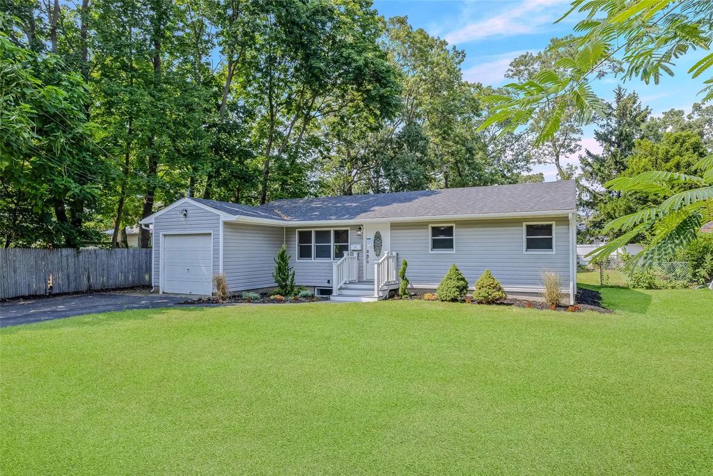 4991 Express Drive N, Lake Ronkonkoma