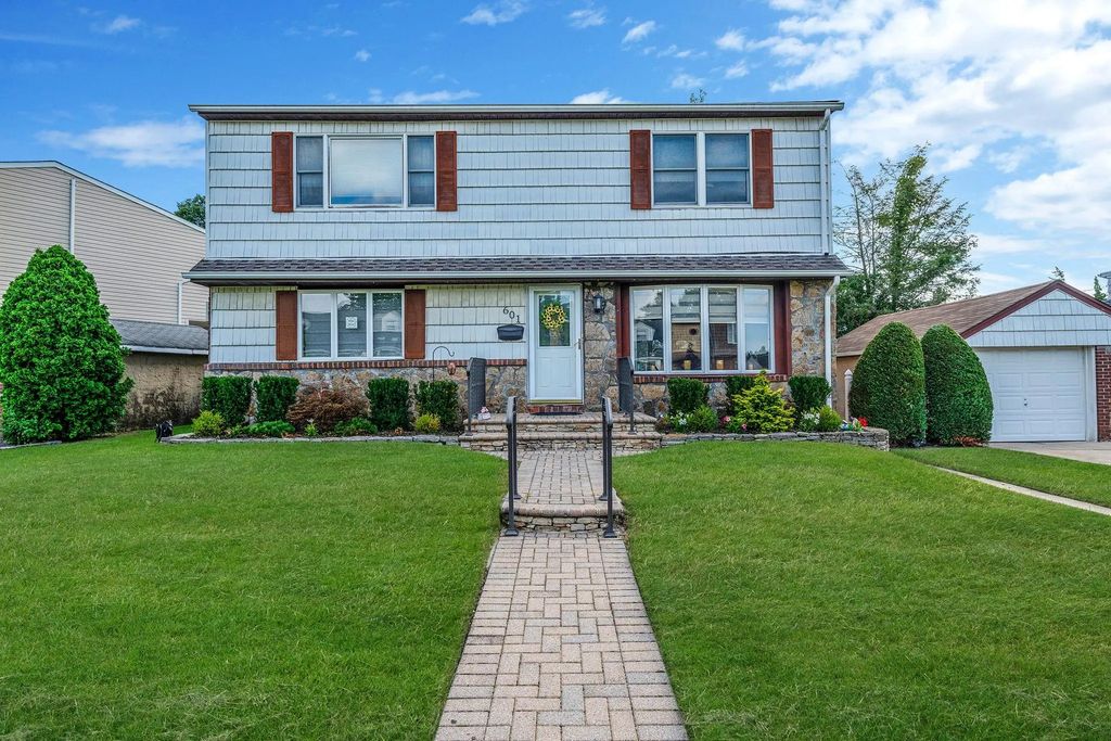 601 Bernice Road, Franklin Square