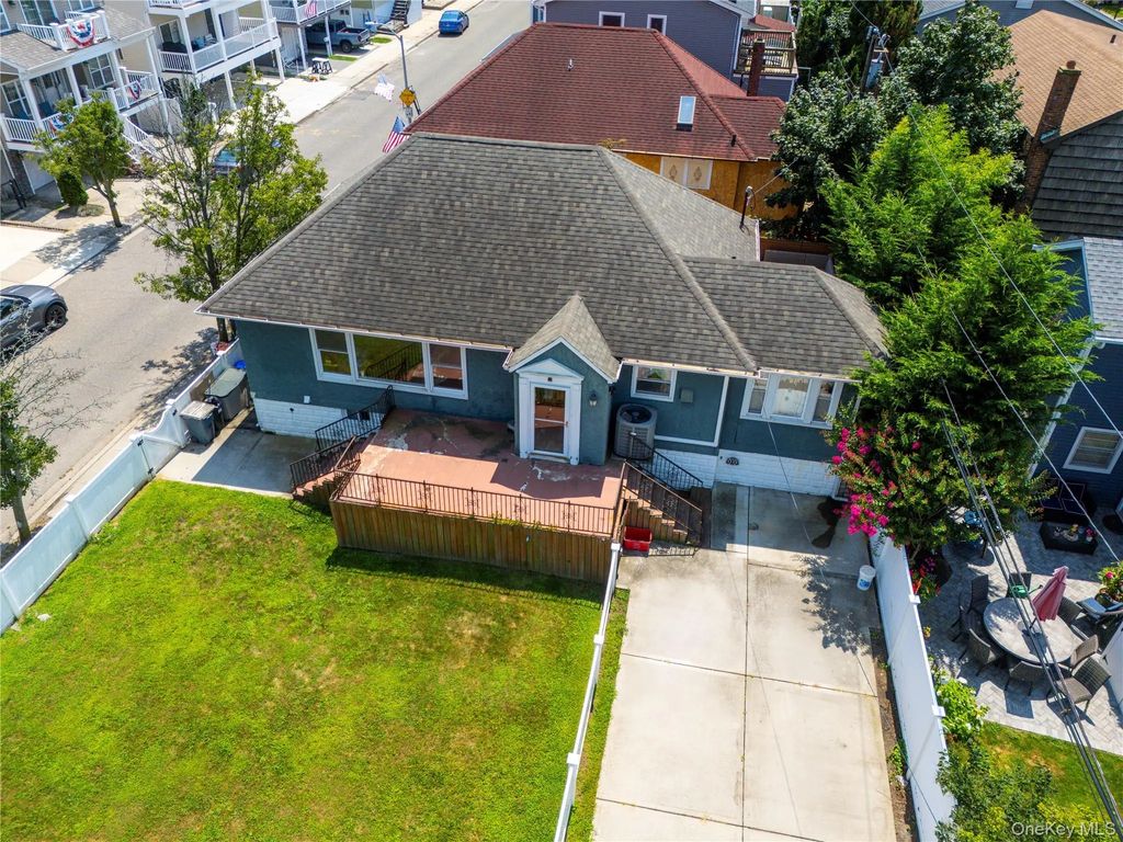 49 Barnes Street, Long Beach