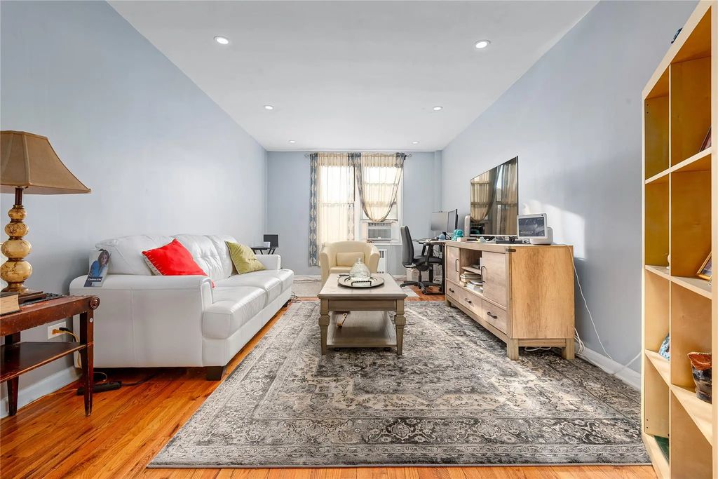 6730 Clyde Street # 5t, Forest Hills