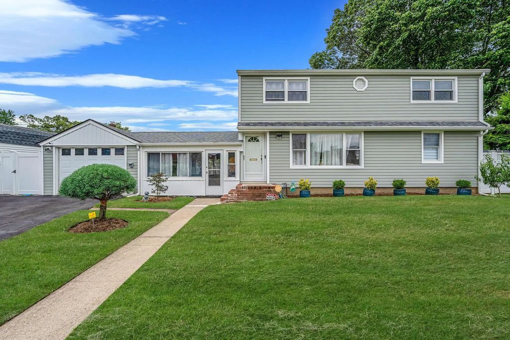 1031 Jerome Road, Franklin Square