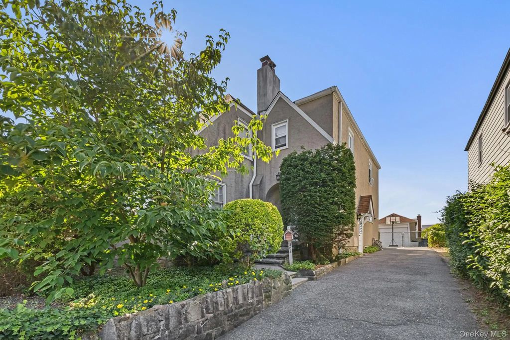 383 Saint Johns Avenue, Yonkers