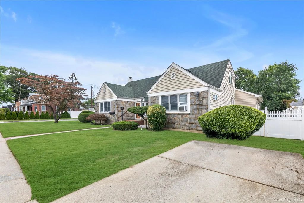 56 Albermarle Avenue, Valley Stream