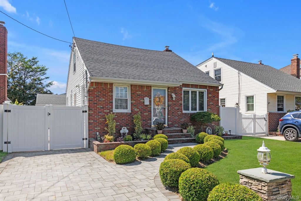 36 Semton Boulevard, Franklin Square