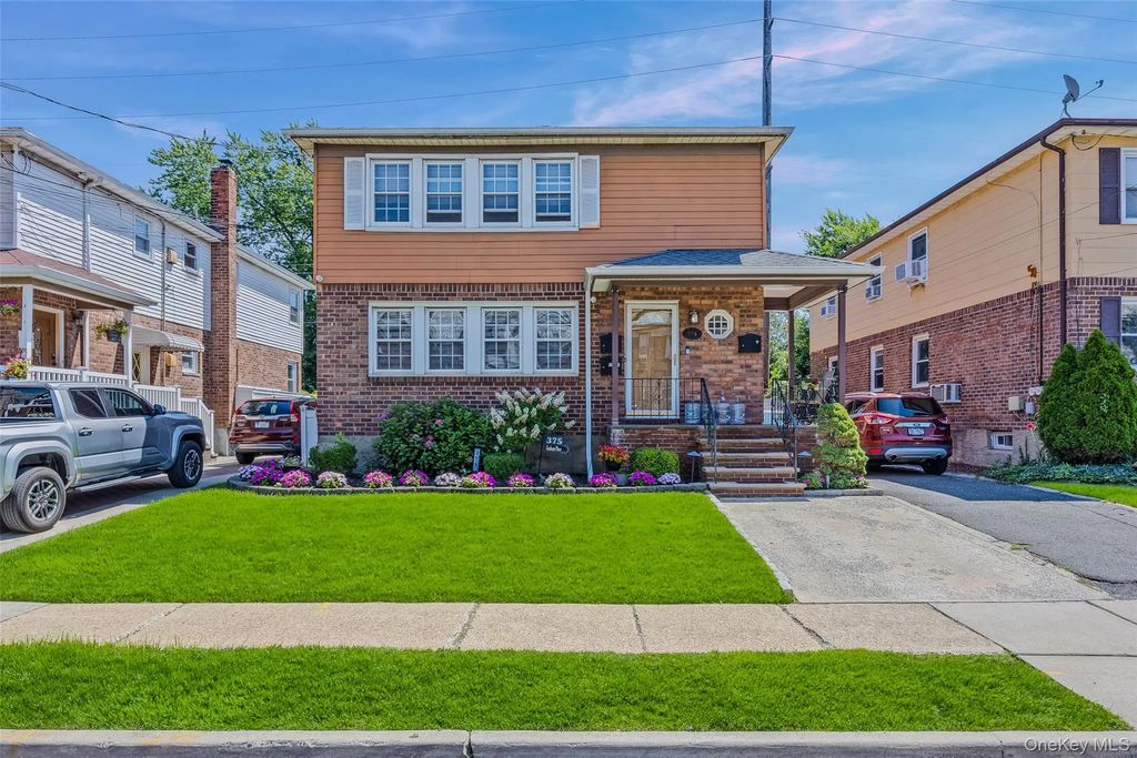 375 Cochran Place, Valley Stream