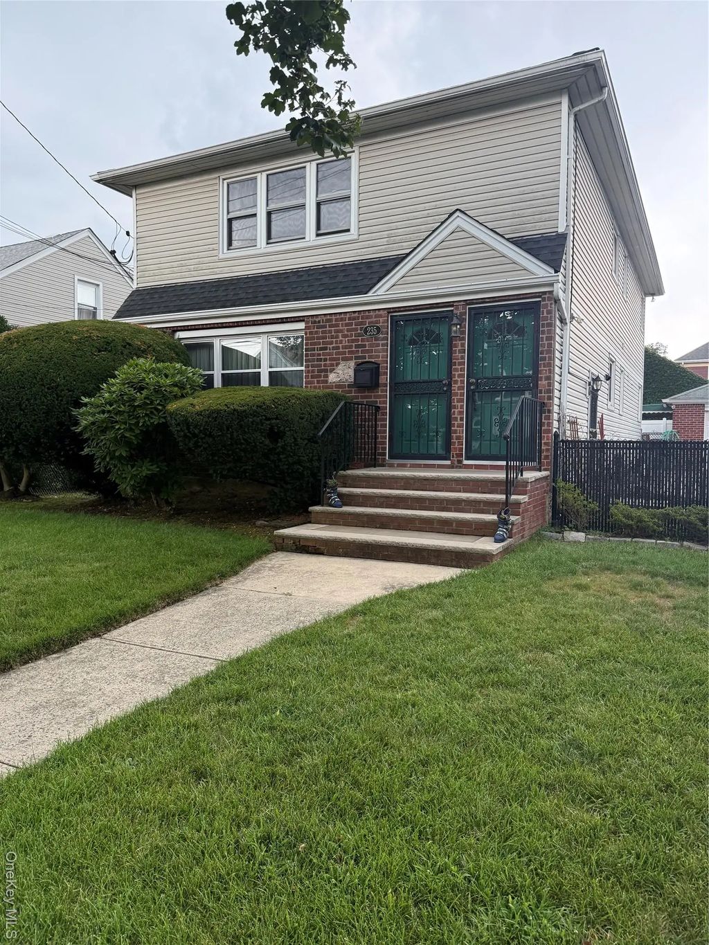 235 Jefferson Avenue, Mineola