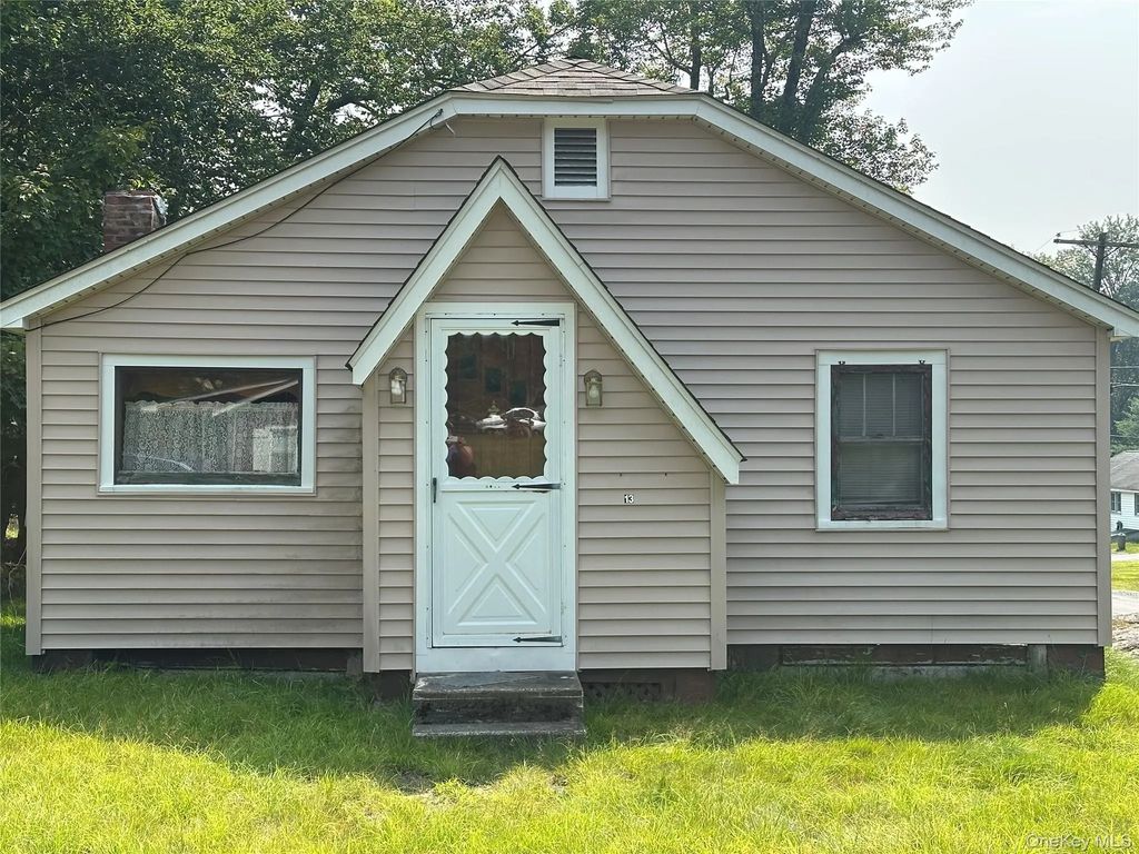 13 E Pierce Avenue, Smallwood