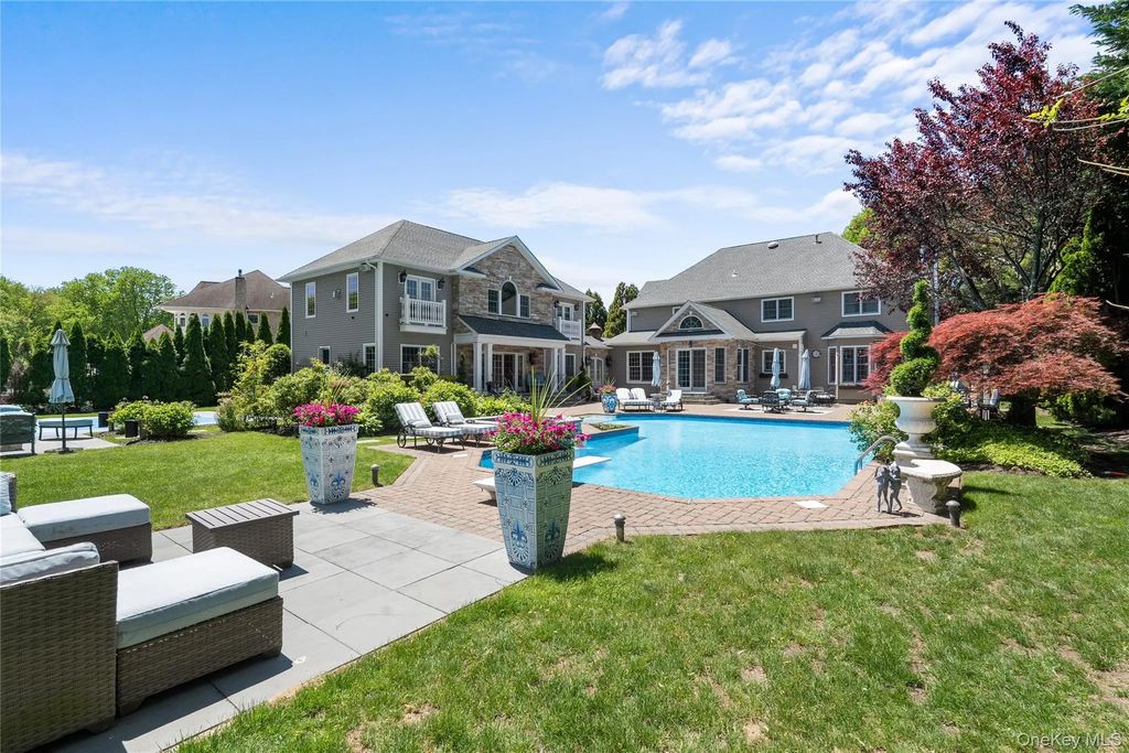 11 Crick Holly Lane, East Islip