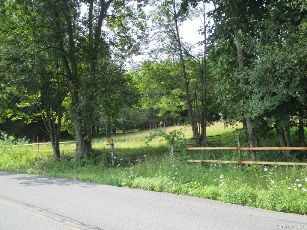 Brady Road, Warwick