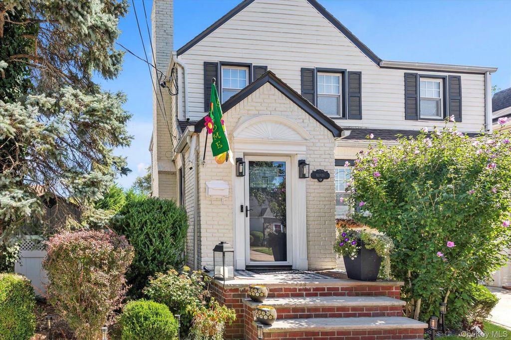 16 Farnum Street, Lynbrook