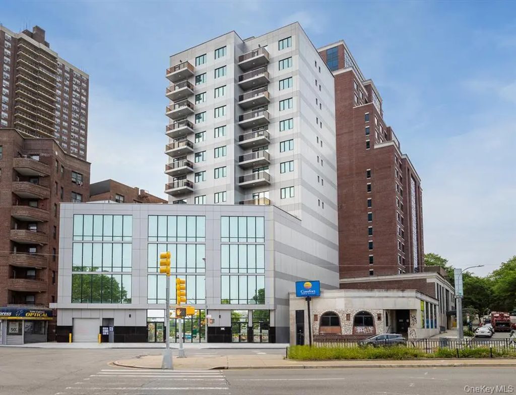 124-28 Queens Boulevard # 4b, Kew Gardens