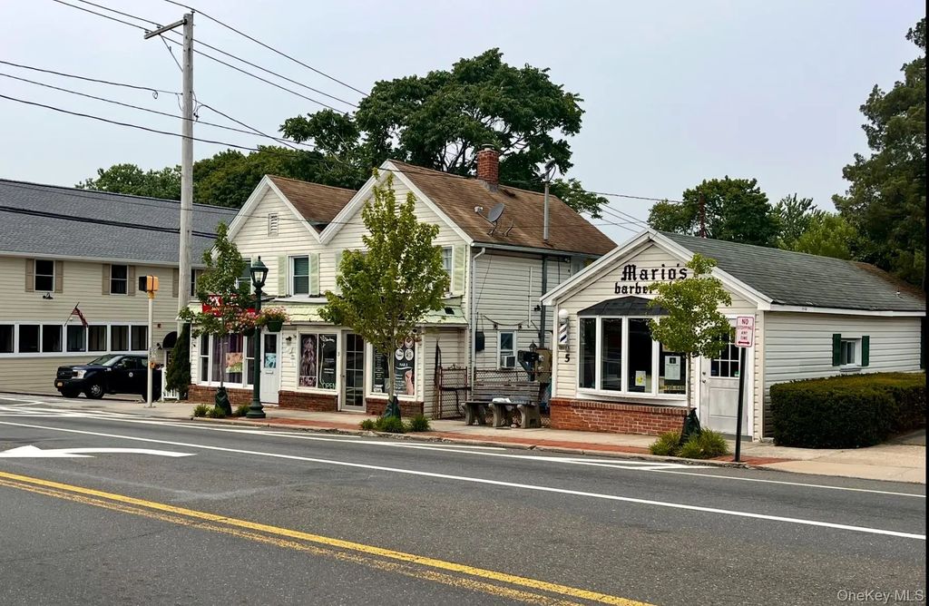 1 E Montauk Highway, Hampton Bays