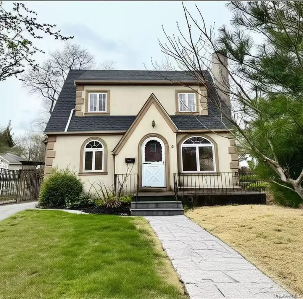 5 Garfield Place, Roslyn Heights