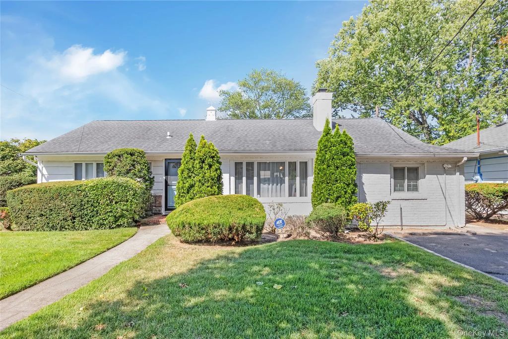 16 Lynwood Drive, Valley Stream