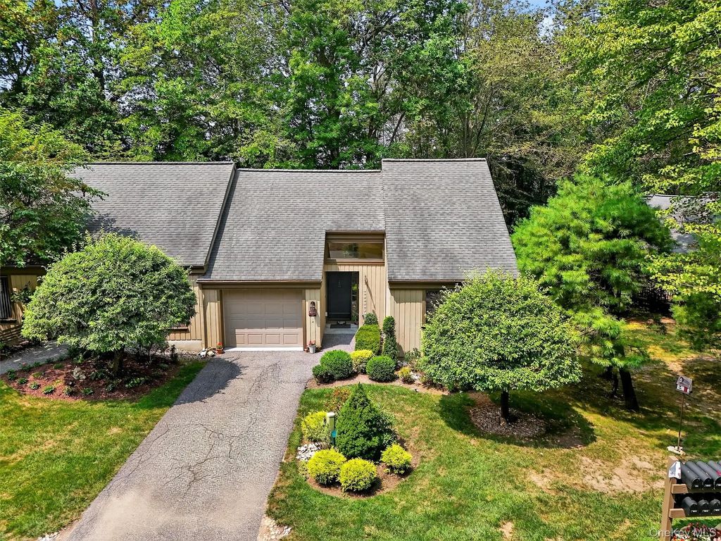 451 Heritage Hills, Somers