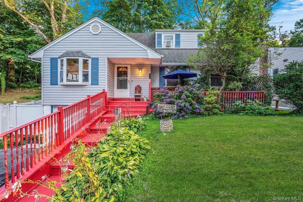 72 Upland Drive, East Northport