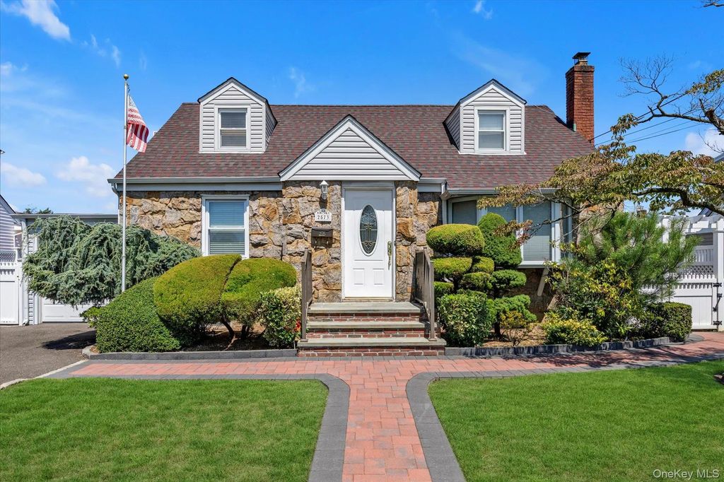 2573 7th Avenue, East Meadow