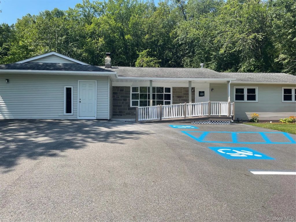 169 N Plank Road, Newburgh