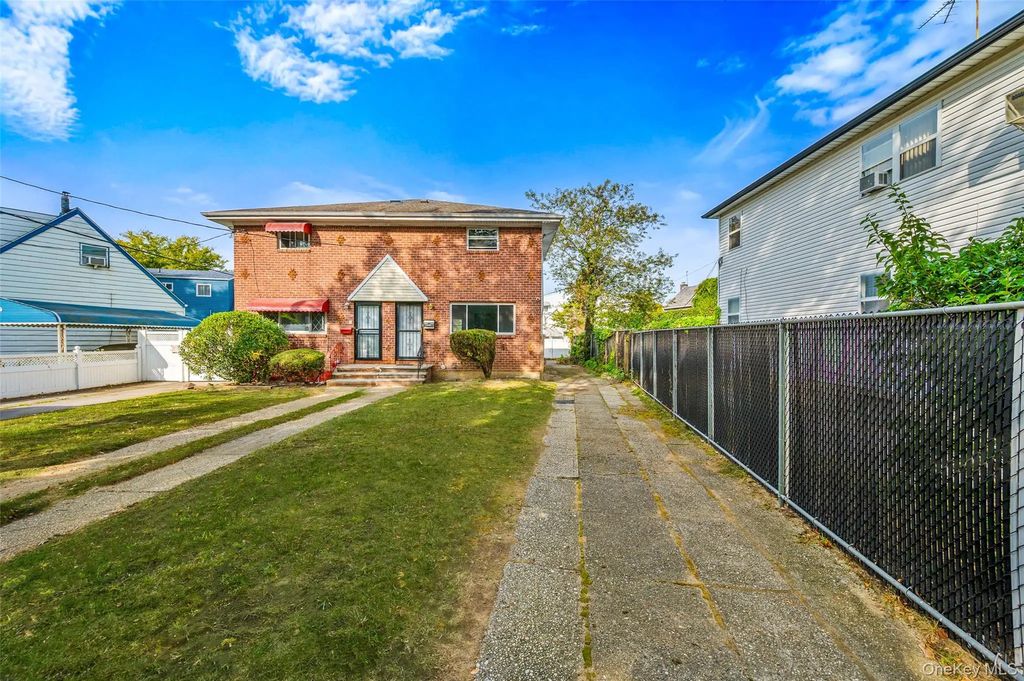 132-18 Farmers Boulevard, Saint Albans