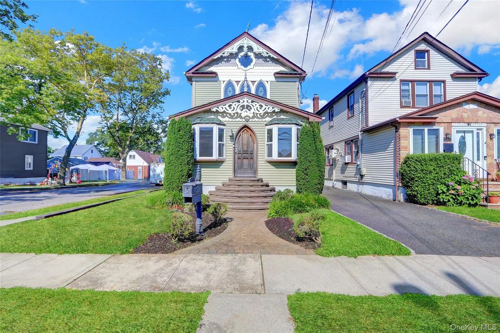 89 Rolling Street, Lynbrook
