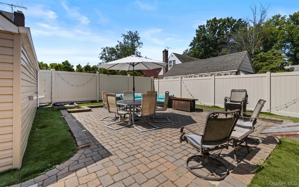 47 Alden Avenue, Valley Stream
