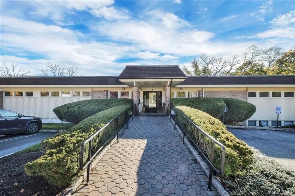 1983 Crompond Road # 201, Cortlandt Manor