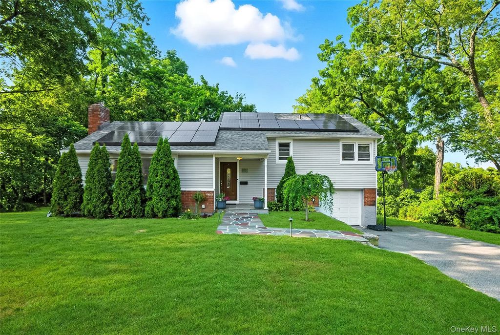 15 Downing Drive E, White Plains