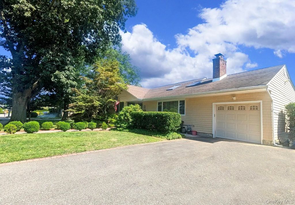 48 Bayberry Avenue, Garden City