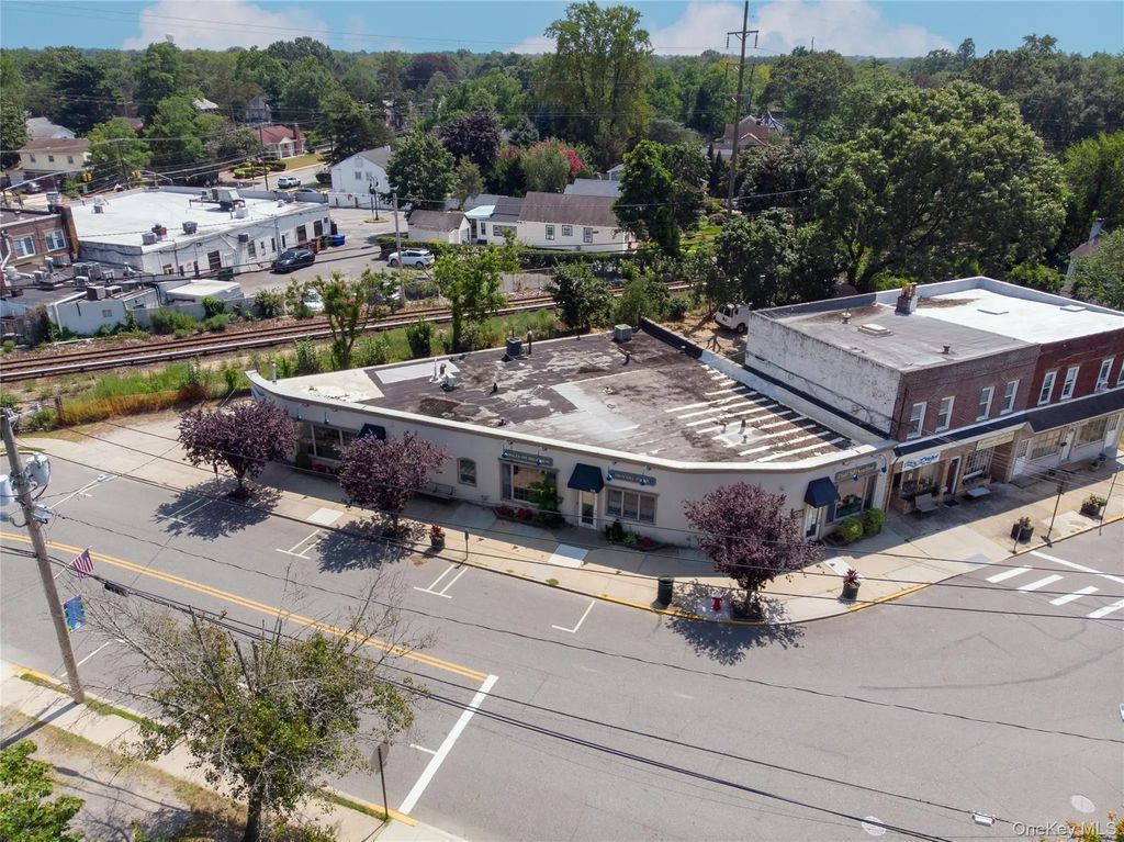 114/16/18/20/22 Broadway, Malverne