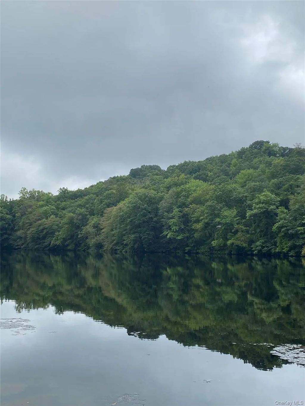 428d Harbor Road, Laurel Hollow