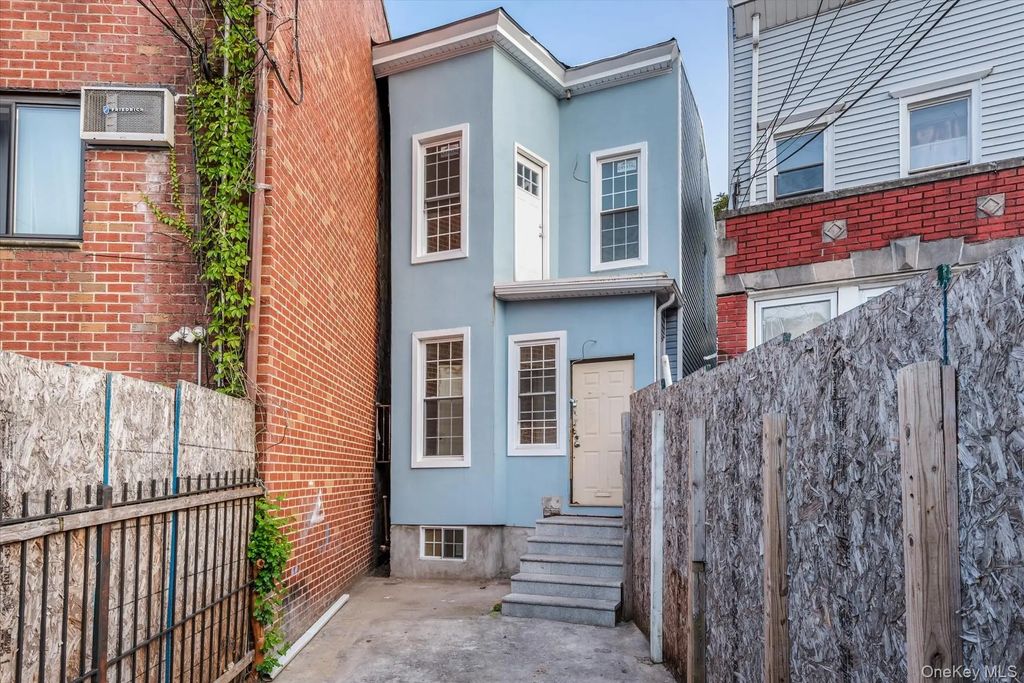 1142 Welling Court, Astoria