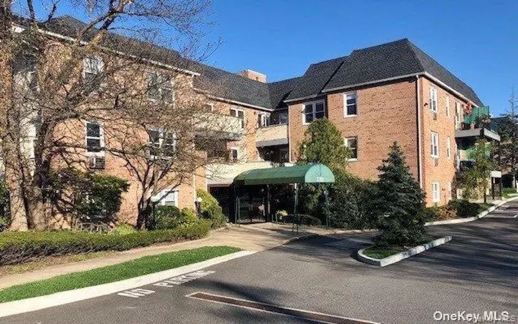 570 Broadway 22a, Lynbrook
