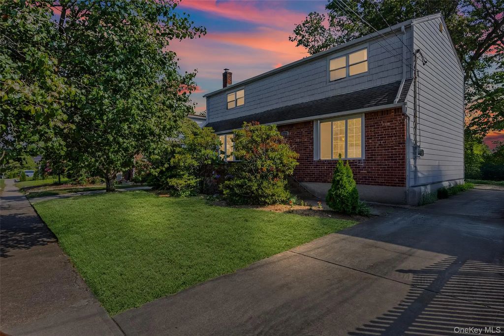 1241 G Street, Valley Stream