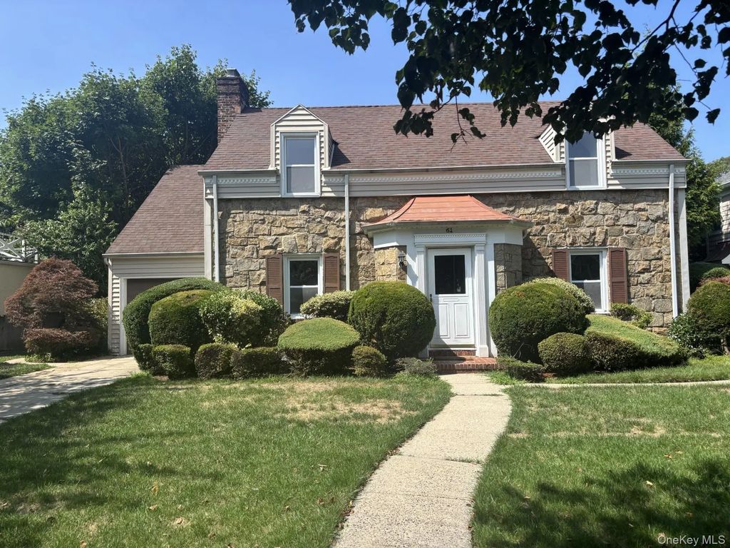 61 Kenwood Road, Garden City
