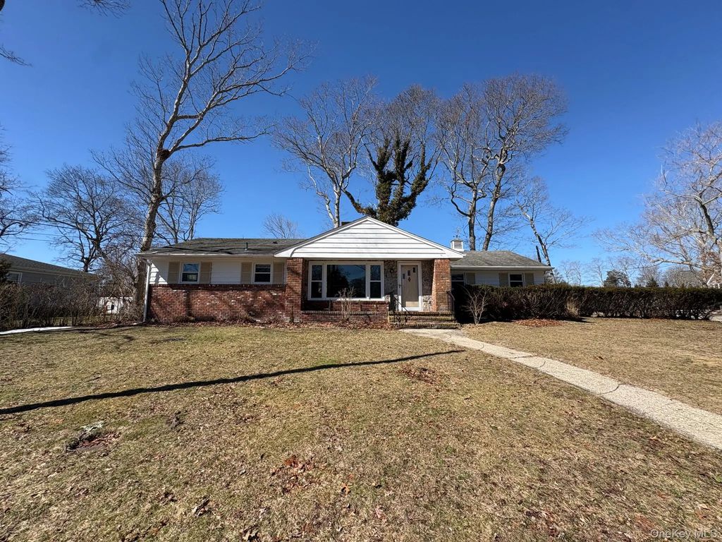 5 Leland Drive, Westhampton