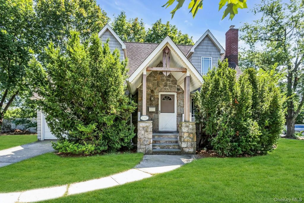 1782 Adlin Court, East Meadow