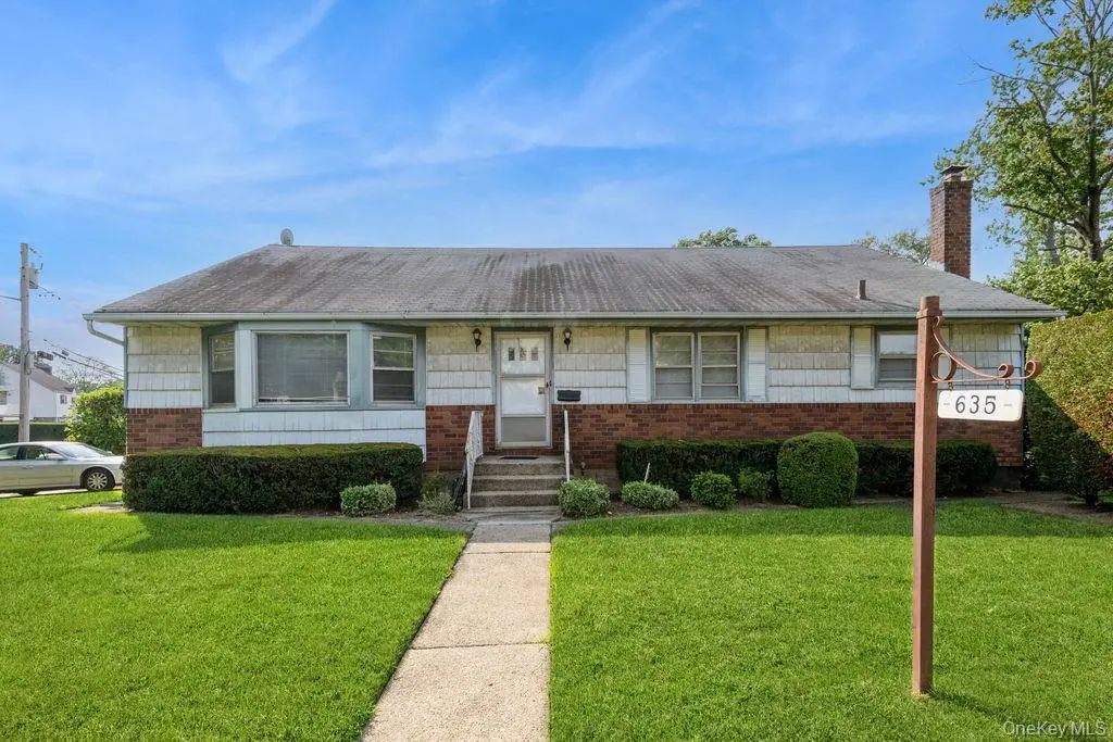 635 Hempstead Avenue, West Hempstead