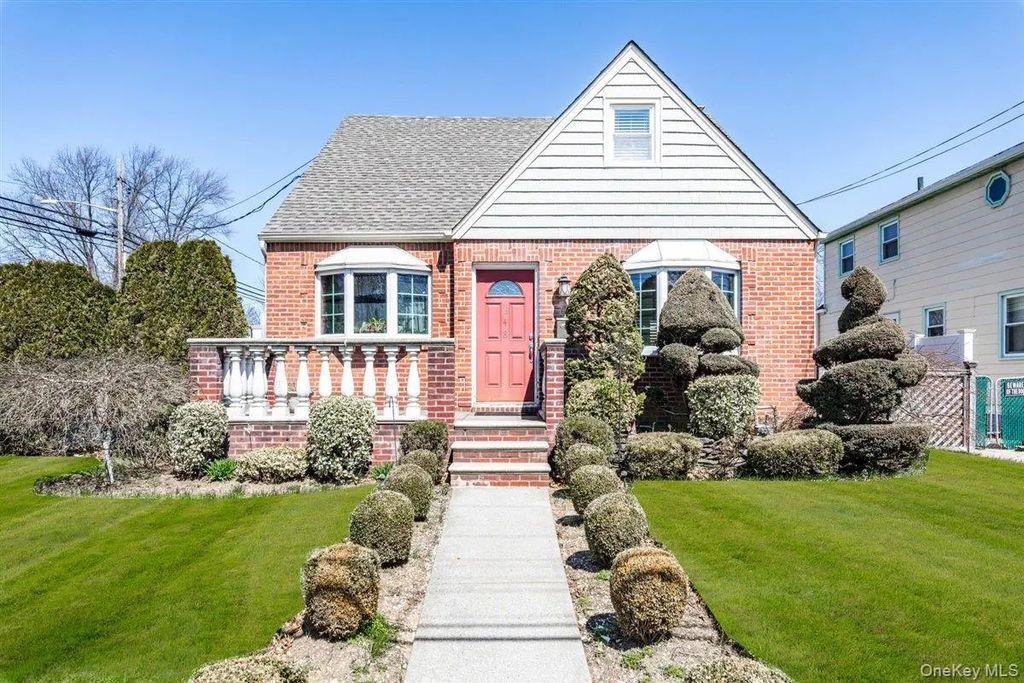 648 7th Street Upper, Garden City South