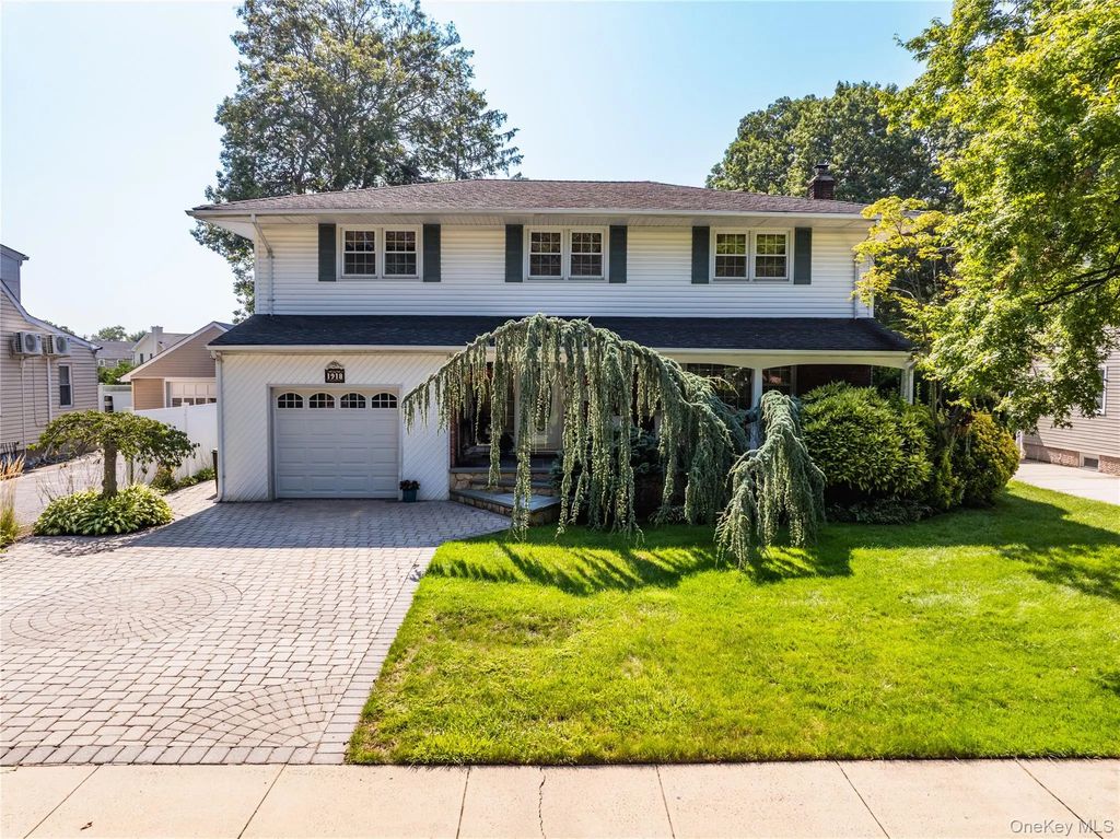 1918 Lenox Avenue, East Meadow