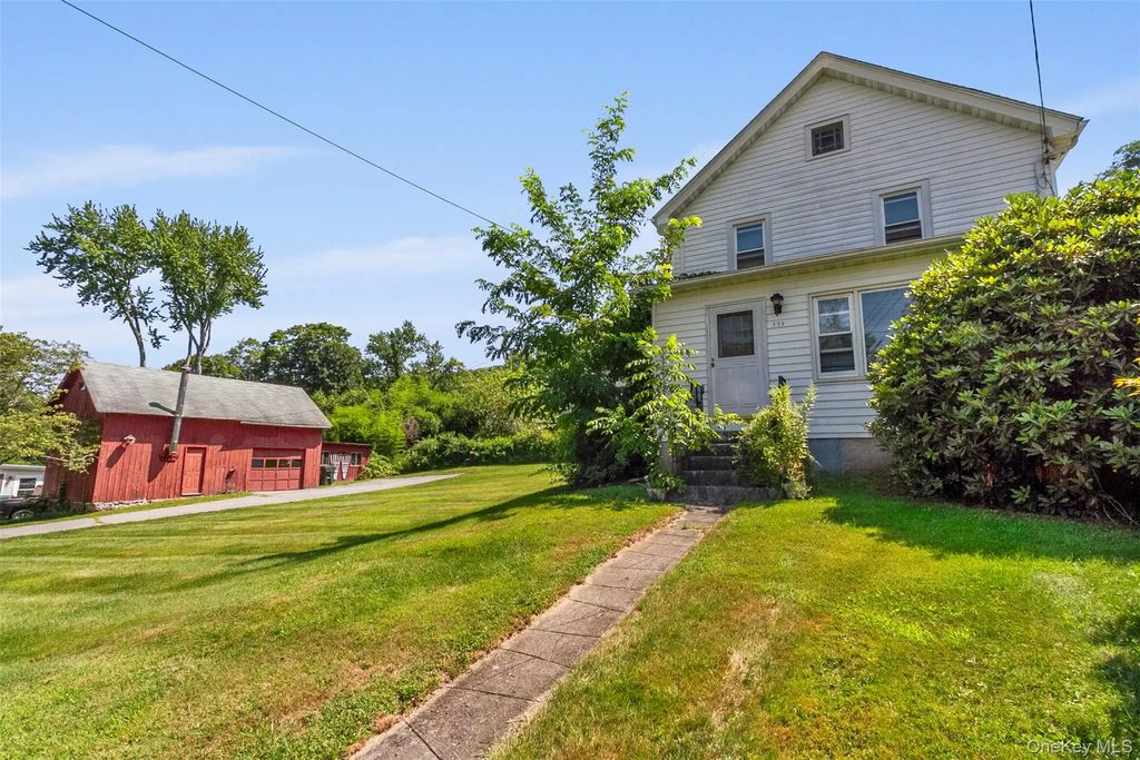 112 School Street, Mahopac