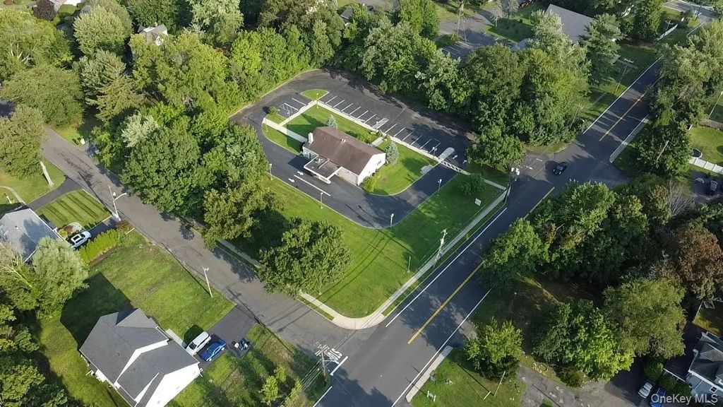 230 N Middletown Road, Pearl River