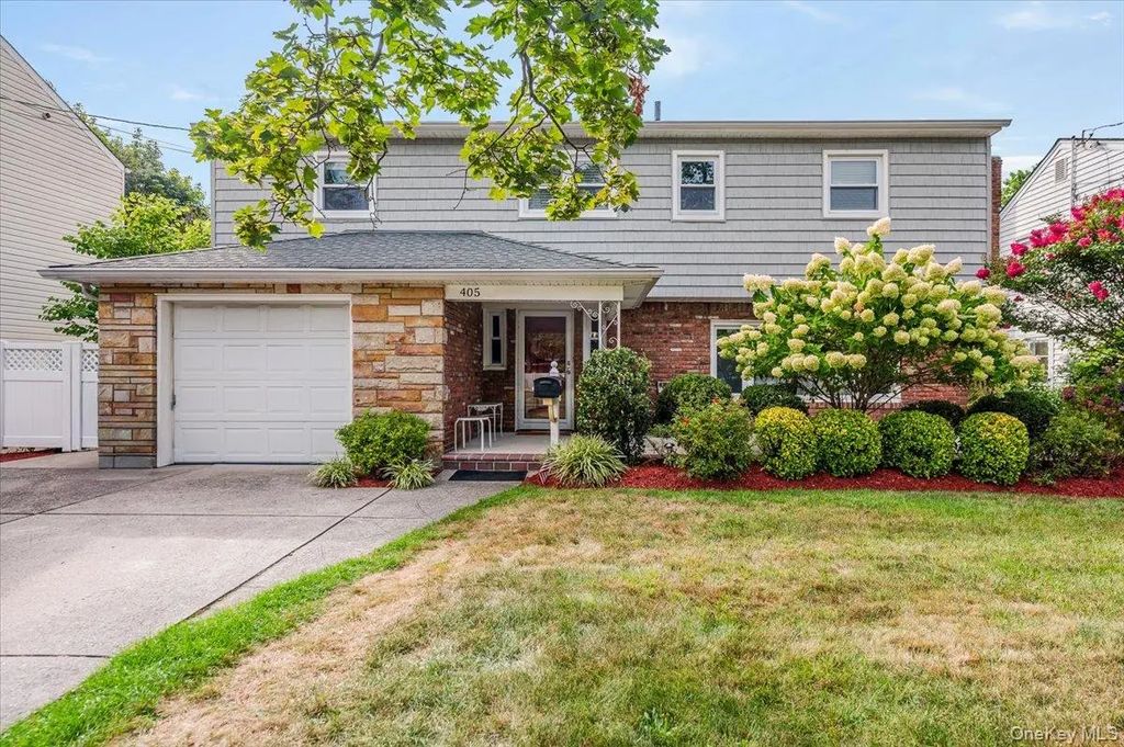 405 Cornwell Avenue, Malverne