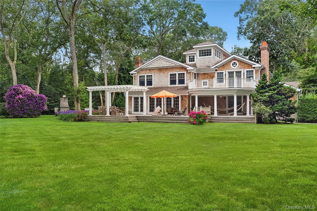 55 Cedar Lane W, Remsenburg