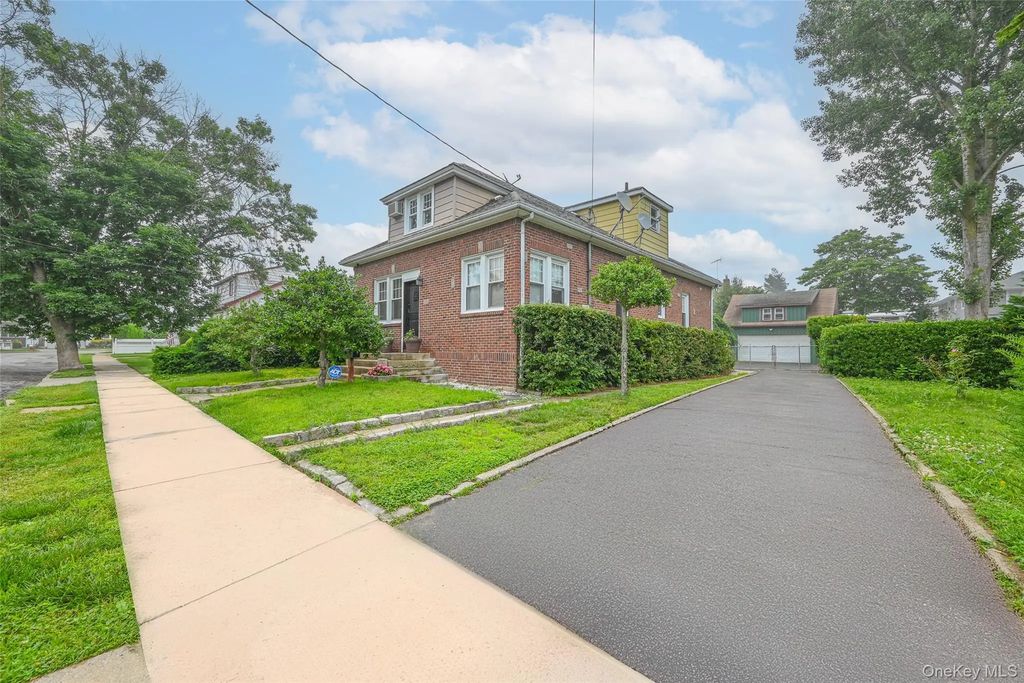129 Guenther Avenue, Valley Stream