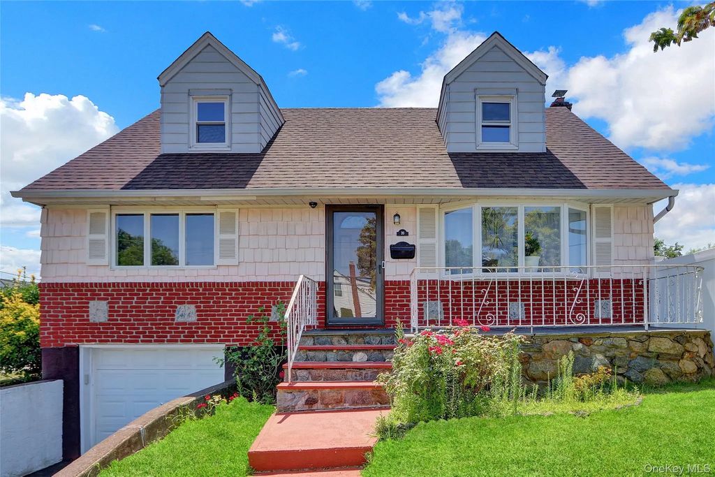20 Mineola Avenue, Hicksville