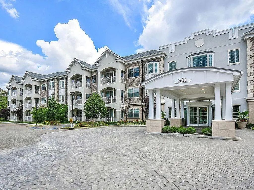 301 Franklin Avenue 1-117, Garden City