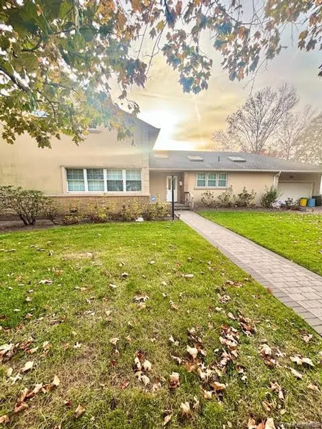573 Fairway Drive, Woodmere
