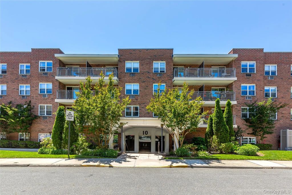 10 Ipswich Avenue # Apt. 3i, Great Neck